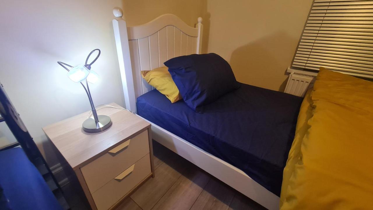 Entire 2 Bedroom Home/Flat In London, Central Line 外观 照片