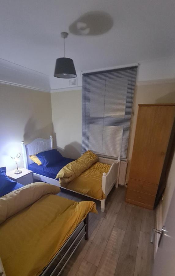 Entire 2 Bedroom Home/Flat In London, Central Line 外观 照片